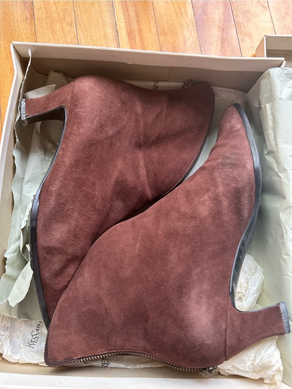 1980s vintage Yves Saint Laurent boots
Size 37